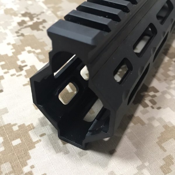 実物 MIDWEST HK416/MR556 ハンドガード M-LOK 9インチ - BLACK LINE