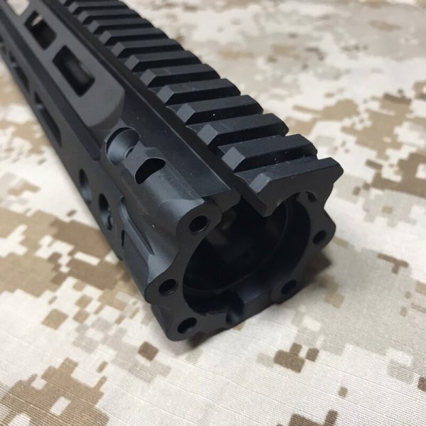 実物 未使用 Daniel Defense ダニエルディフェンス RISⅢ 9.5インチ FDE ハンドガード DD RIS3 - ミリタリー